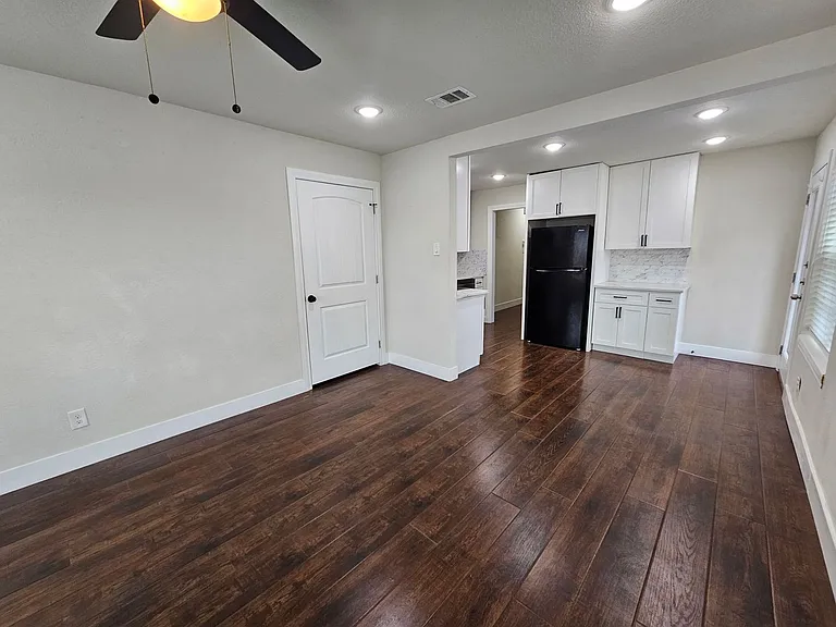 213 N Hampton Rd — Photo 6