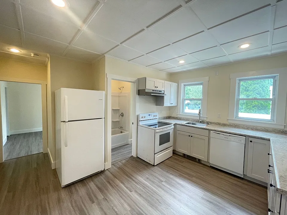 144 Winter St #2