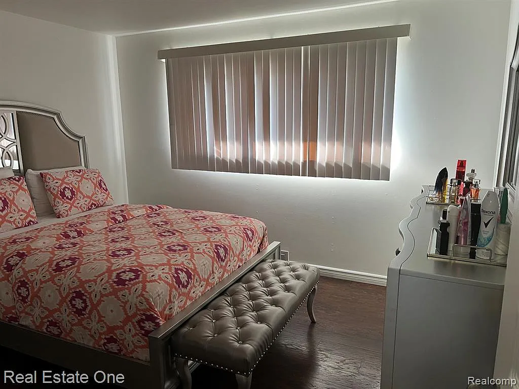 3 bed, 3094 sqft, $2,200 — Photo 4