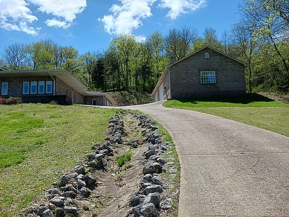 4th image of 3056 Martin Hollow Rd