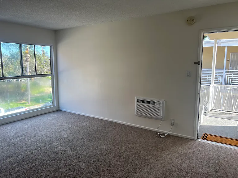 747 S Curson Ave #6 — Photo 8