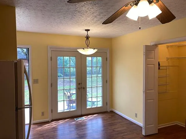 618 Basswood Ave — Photo 6