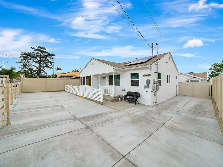 10951 Whitegate Ave — Photo 5