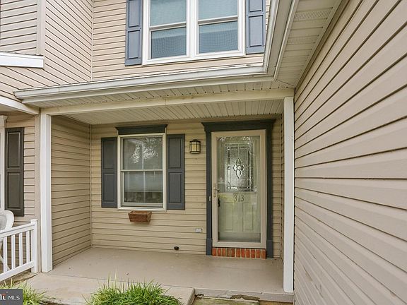 4th image of 313 Acorn Cir