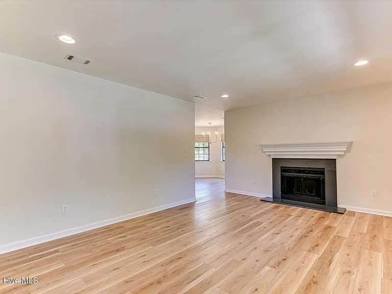 139 Crawford Dr — Photo 7