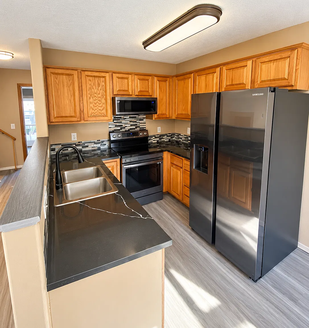 3 bed, 2.5 bath, 1200 sqft, $2,300 — Photo 4