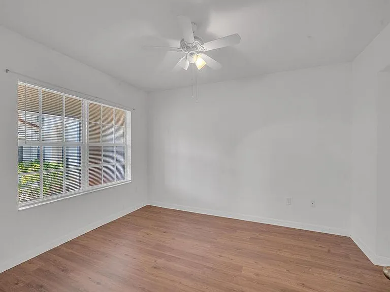 557 SE Prescott Pl — Photo 7