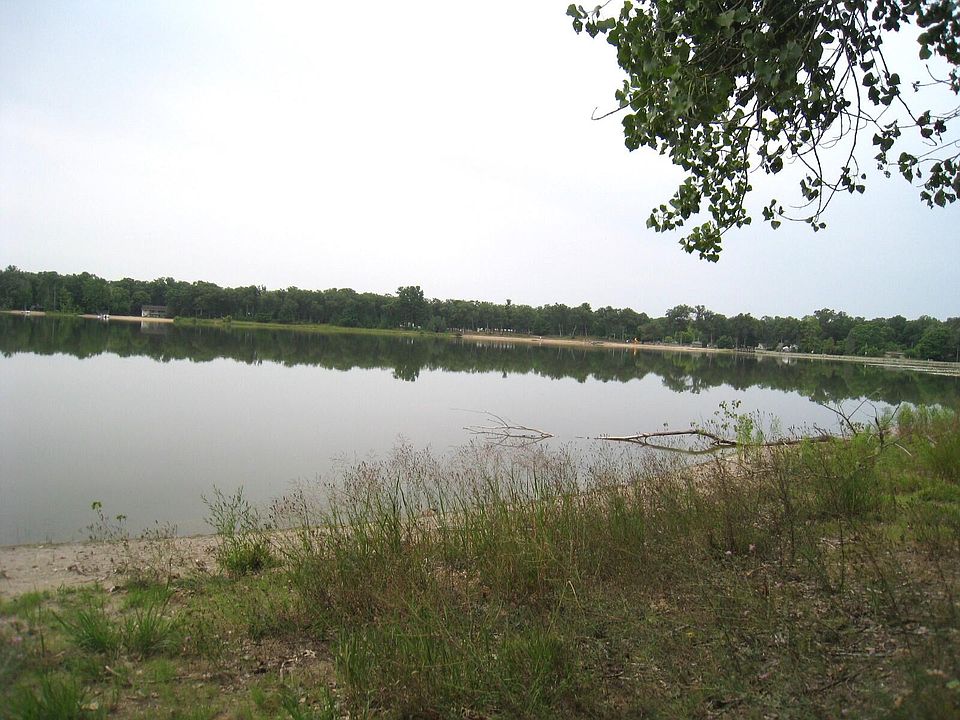 1st image of Lake Court Rd