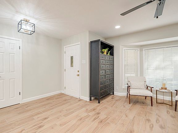 3rd image of 2206 Cimmaron Ave