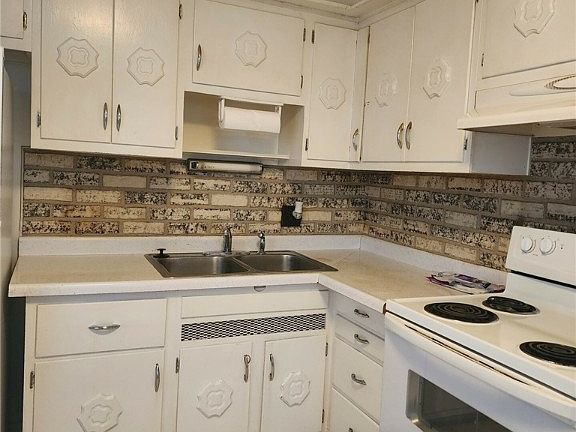 5th image of 3724 E 5th St