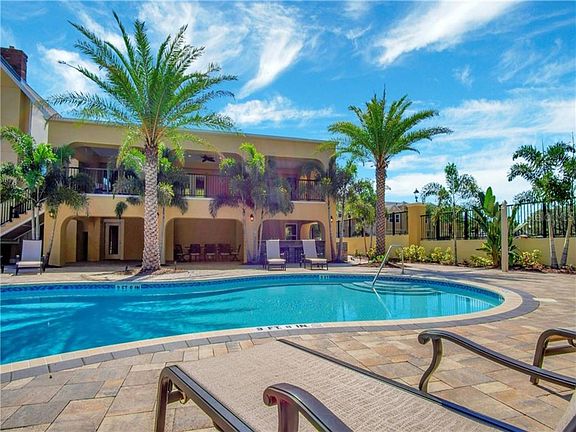 5th image of 813 Grand Cypress Ct N