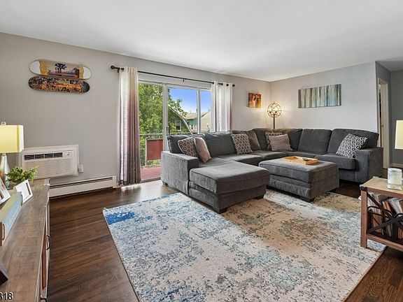 4th image of 354 Hoover Ave #98