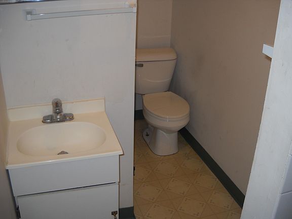 2nd image of 523 S 42nd St APT 1R