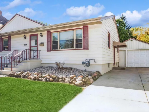 229 Grove STREET, Mayville, WI 53050