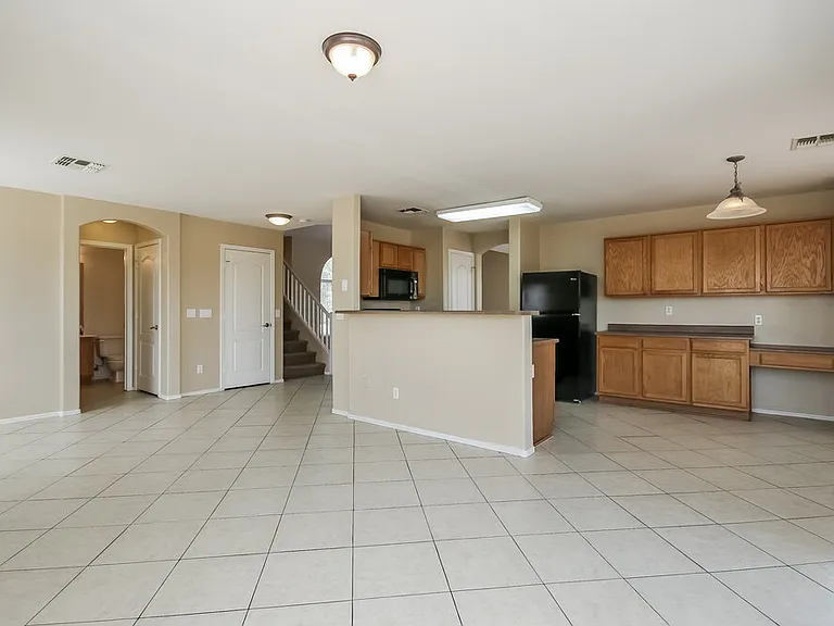 1713 S 82nd Ave — Photo 5