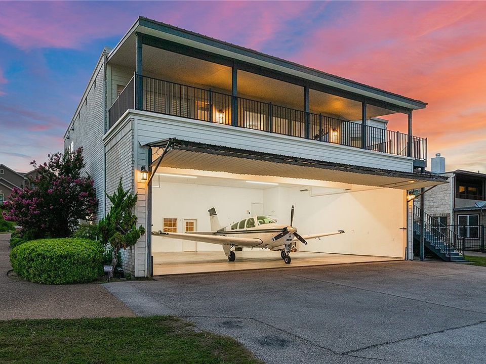 1st image of 407 Dasher Dr