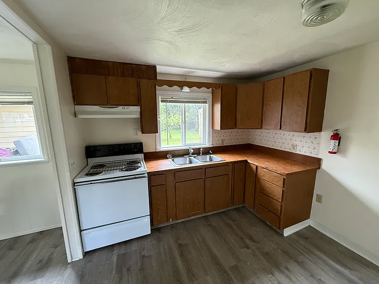 171 SW Birch Ave — Photo 7