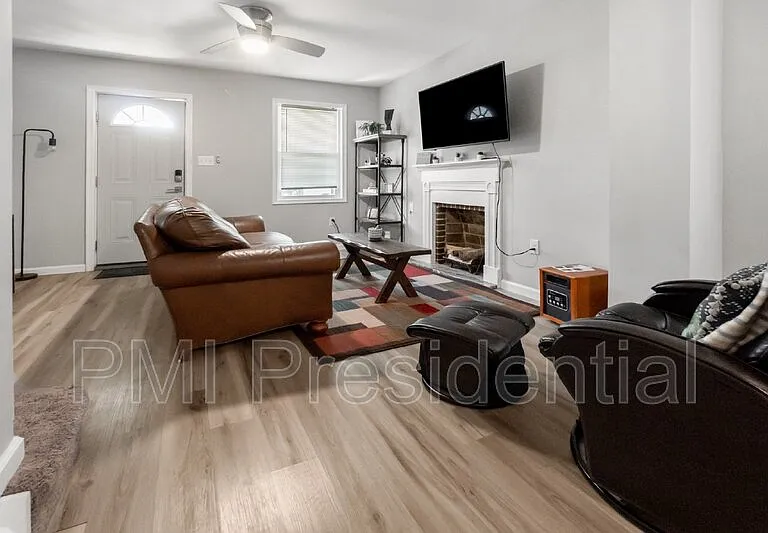 1226 Wallace St — Photo 4