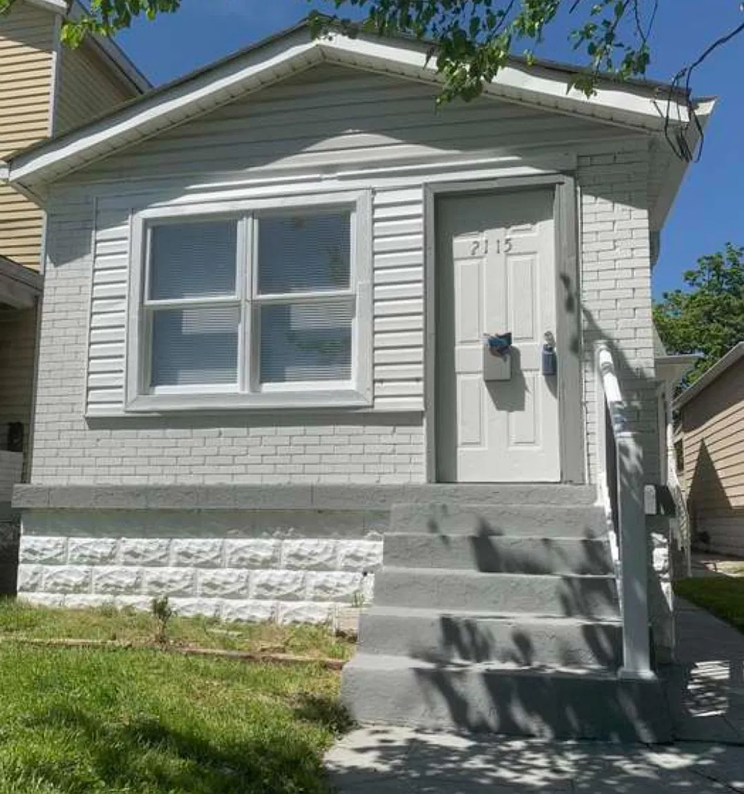2 bed, 900 sqft, $1,075 — Photo 1