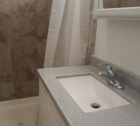 5th image of 2415 W Walton St #2R