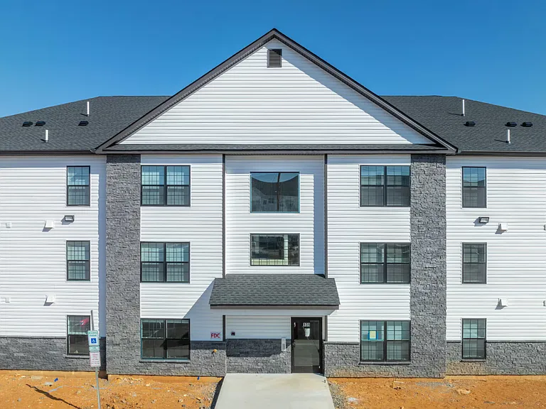Smith Farm Apartments — Photo 17