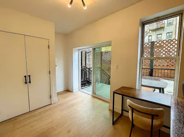 1853 Cornelia Street image 3 of 11