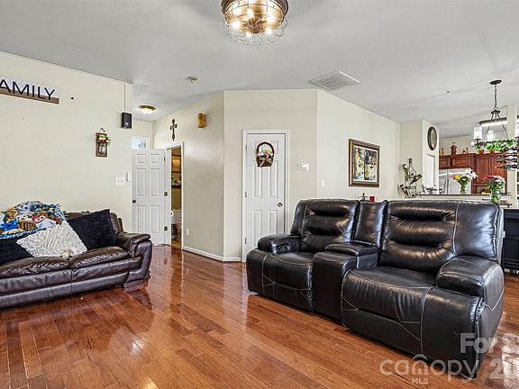 3rd image of 4492 Easywater Ln