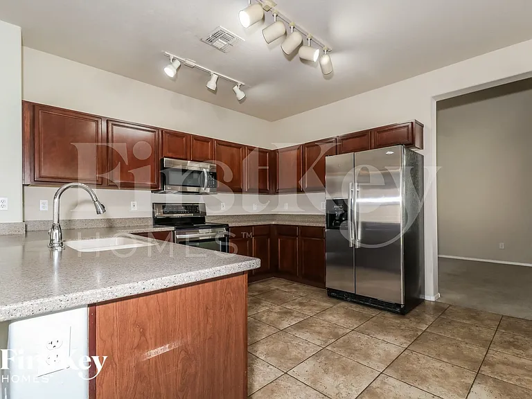 16196 W Hearn Rd — Photo 4