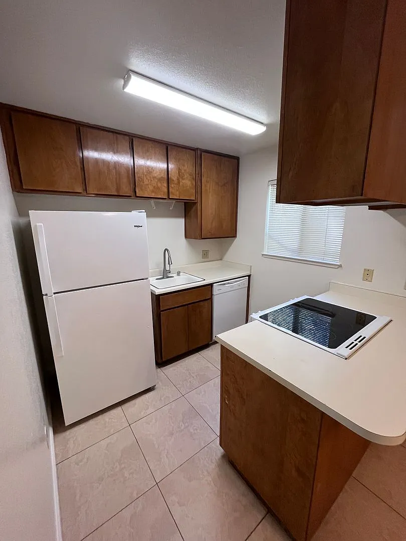 Building Photo - 9127 Newhall Dr #39