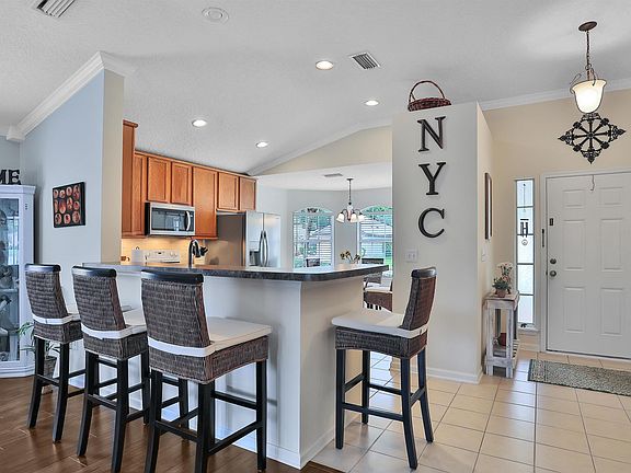 5th image of 1075 Beckingham Dr