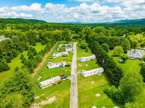 400 S Petunia Rd, Wytheville, VA 24382
