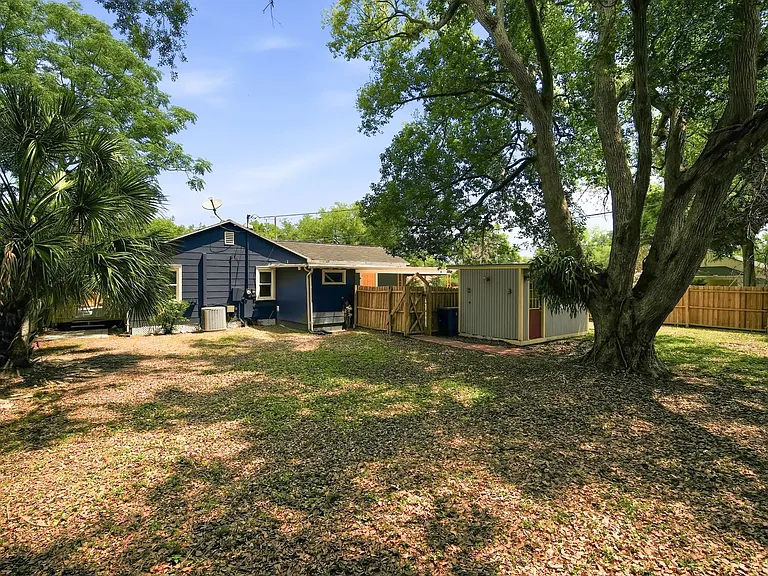 1419 E Jean St — Photo 43