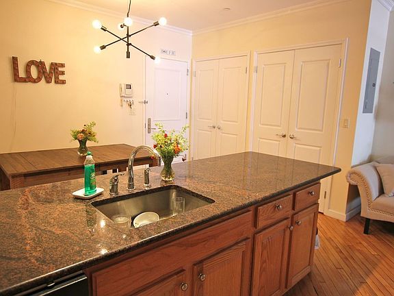 5th image of 250 14th St APT 4B