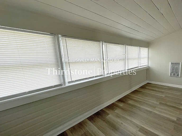 318 E 19th St — Photo 5