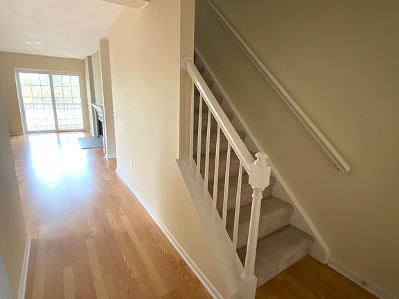 4th image of 25 Janet Cir Unit B