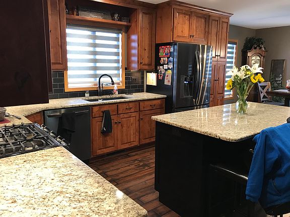 4th image of 901 S Lake Dr