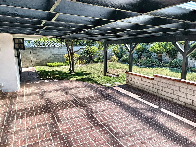 12671 Jerome Ln — Photo 4