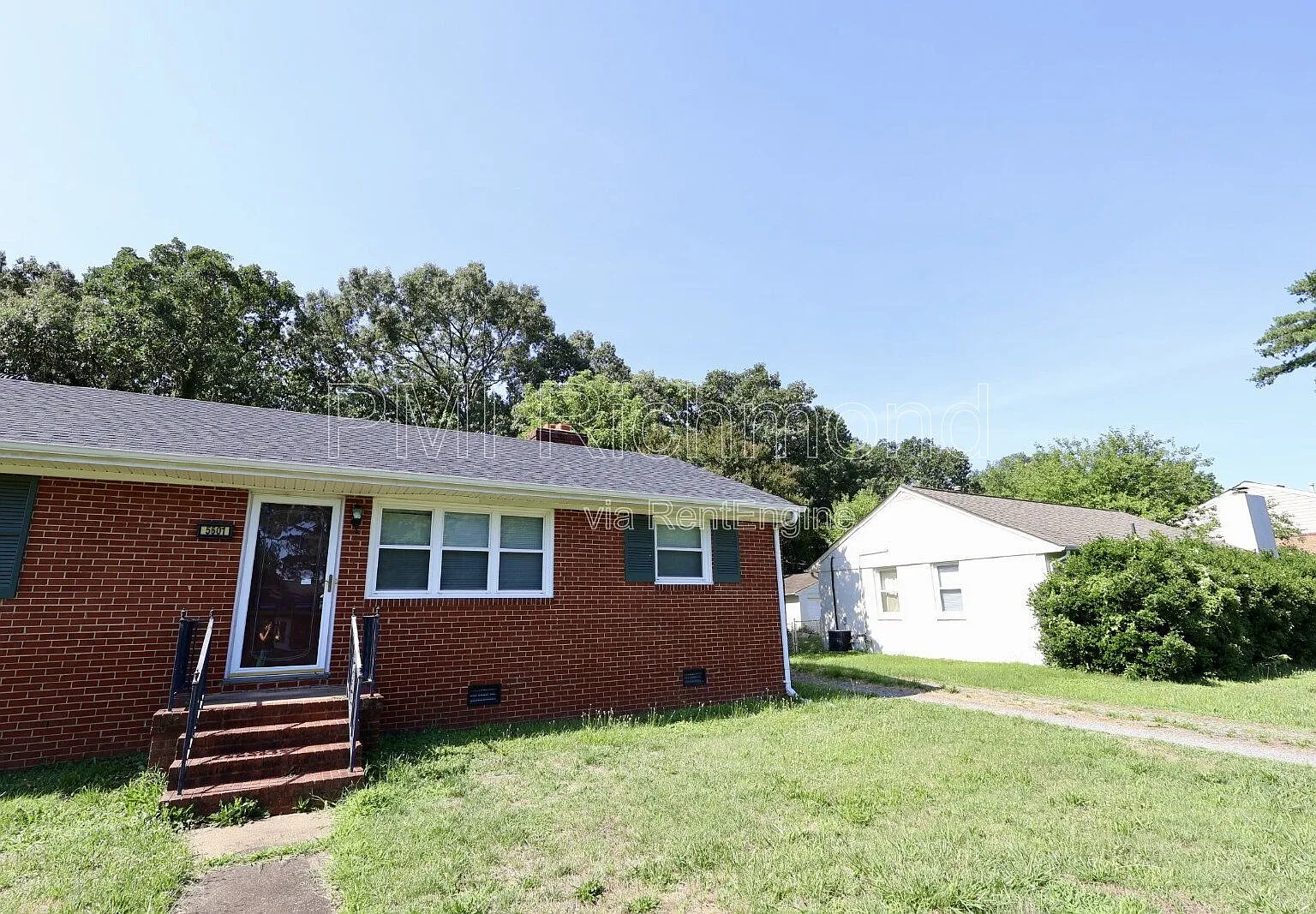 3 bed, 1.5 bath, 1300 sqft, $2,000 — Photo 3