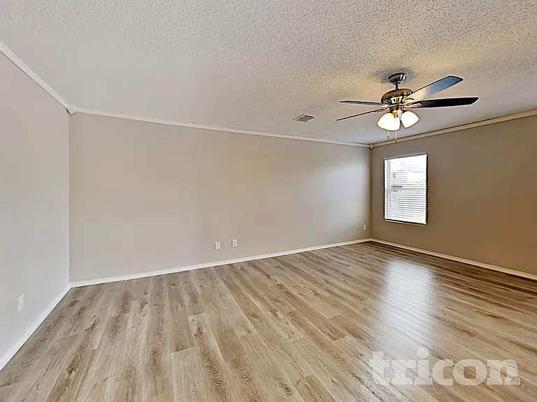 1688 Wildrose Dr — Photo 4