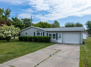1089 Lake Rd, Conneaut, OH 44030