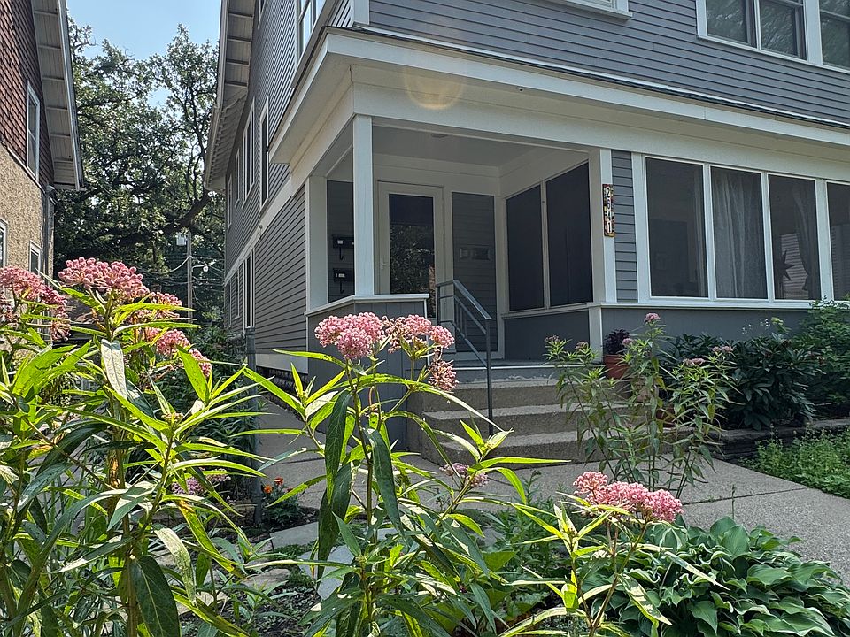 2641 Fremont Ave S. Apt 3 is a 2nd floor unit facing Fremont Ave.