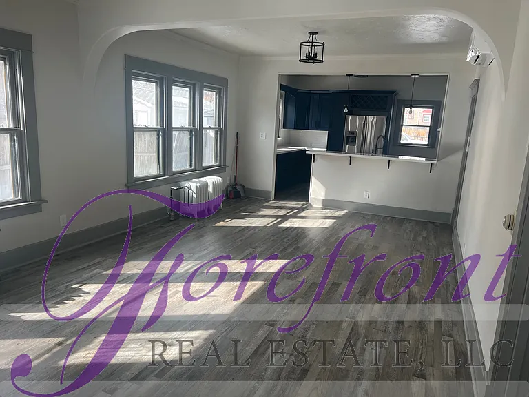232 S Kenwood St — Photo 2
