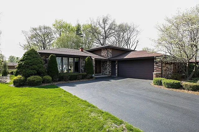 18316 Maple St photo 1