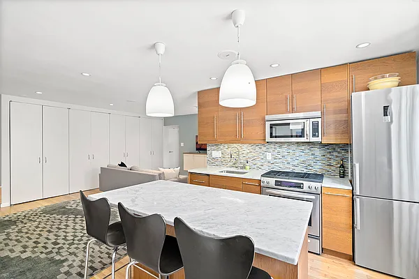 Sold by William Raveis Real Estate | media 4