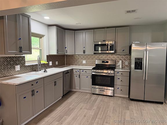 4th image of 511 E Blair Ave