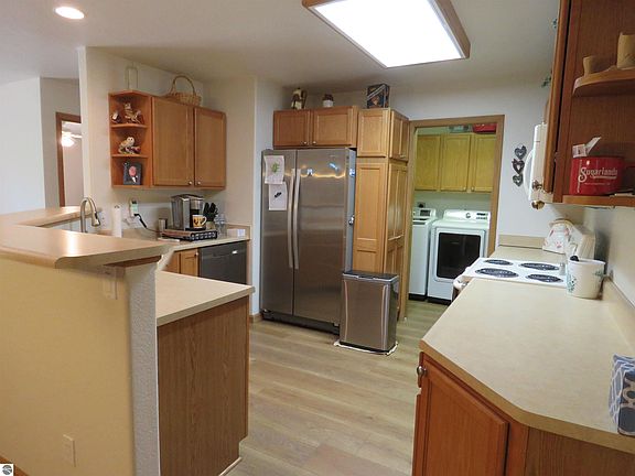 3rd image of 323 Wildwood Ct