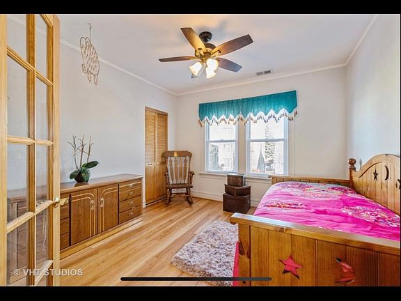 3rd image of 5123 W Dakin St Unit 2