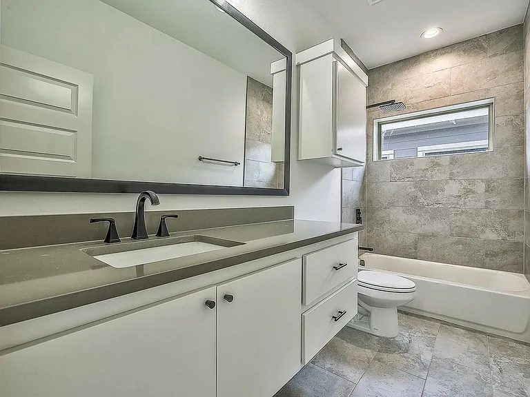 1632 Davis Ave — Photo 17
