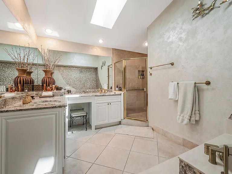 481 Crestwood Ln — Photo 21