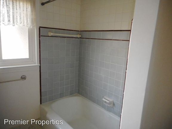 4th image of 1334 W Weldon Ave